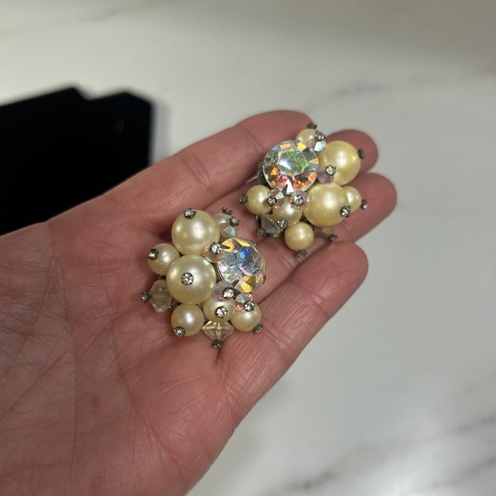Vintage Estate Earrings Clip On Earrings Bead Stone‎ Faux Pearl